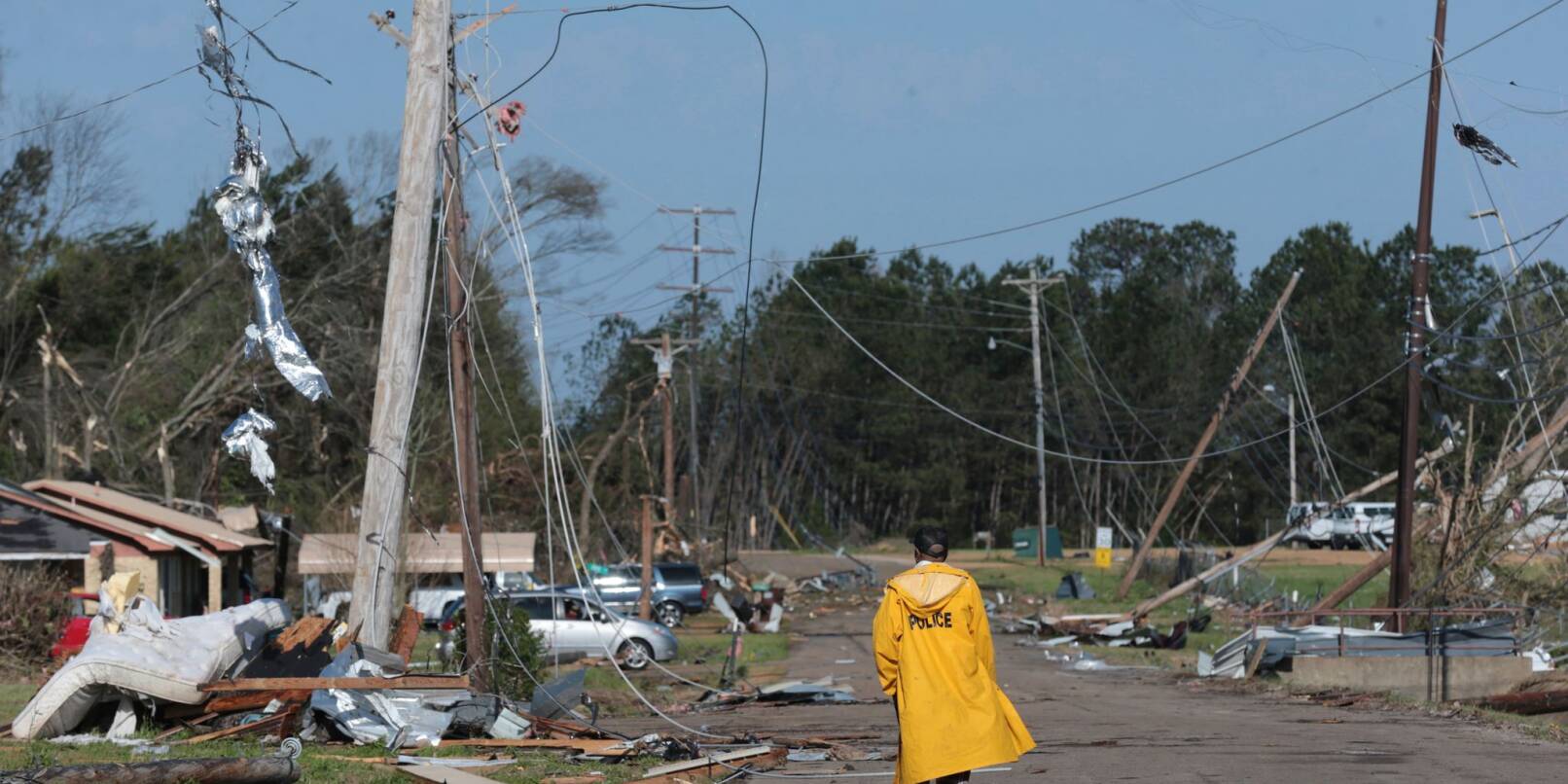 Ein heftiger Tornado macht im US-Bundesstaat Mississippi eine Stadt fast dem Erdboden gleich. Der Sturm fordert zahlreiche Menschenleben.