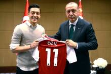 Özil teilt nach Wahlsieg erneut Foto mit Erdogan 
