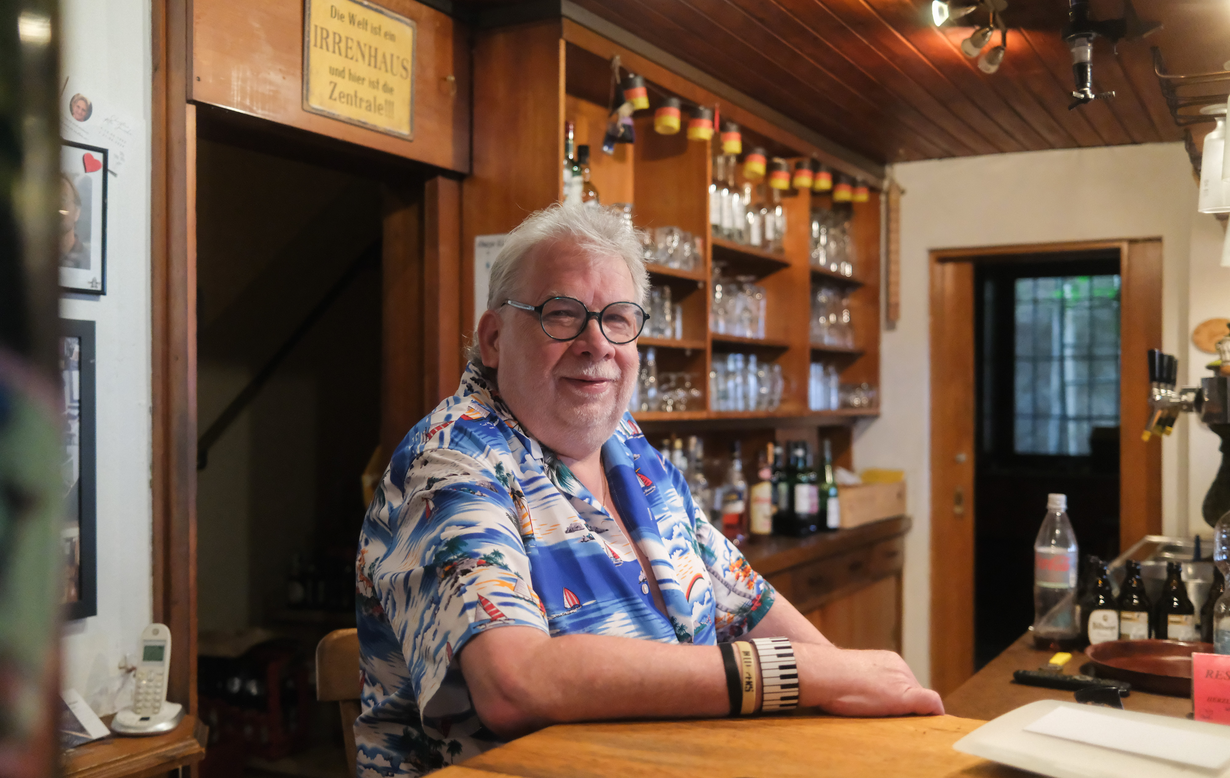 Seit 30 Jahren im Hawaiihemd am Tresen: Warum der Hirschberger „Lammwärt“ ...