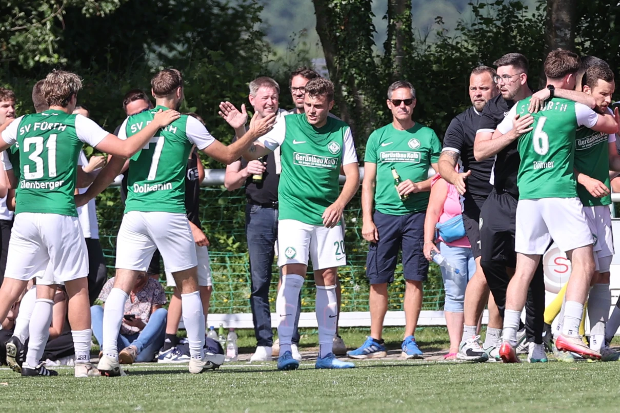 SV Fürth is struggling - | and still makes it to the final against SV Hahn