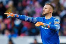 Torhüter Flekken wechselt von Freiburg zum FC Brentford
