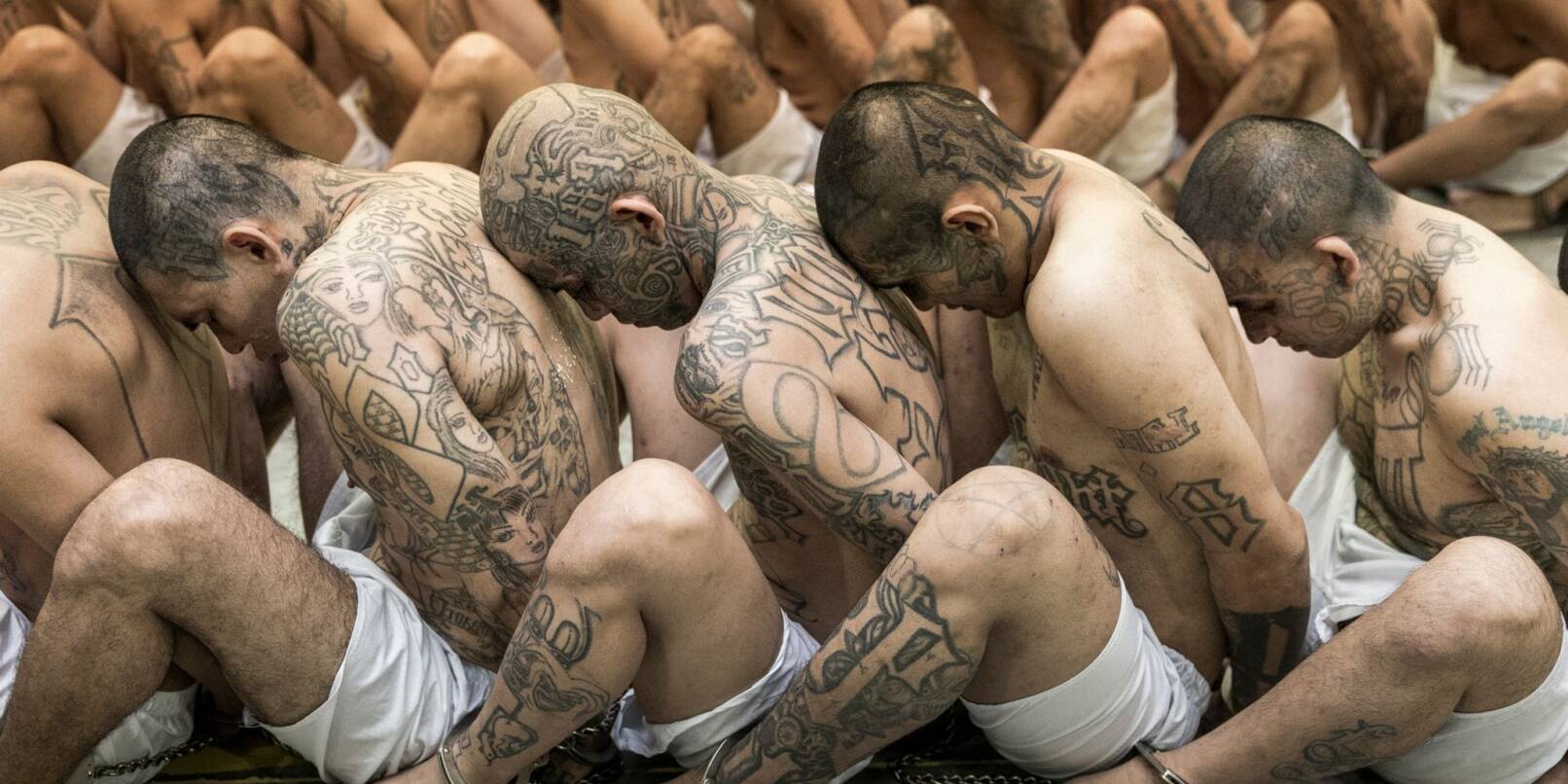 In El Salvador wurden binnen eines Jahres mehr als 65.000 mutmaßliche Bandenmitglieder festgenommen.