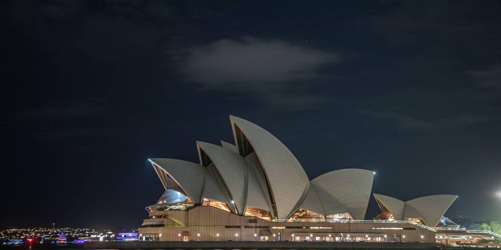 Die Lichter des Opernhauses von Sydney sind für die «Earth Hour» ausgeschaltet worden.