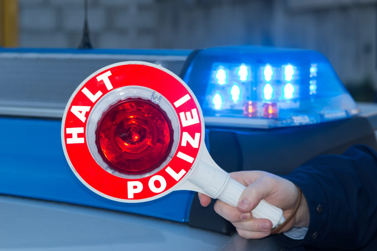 A67 near Lorsch: Police find violations on 22 of 33 trucks during major ...
