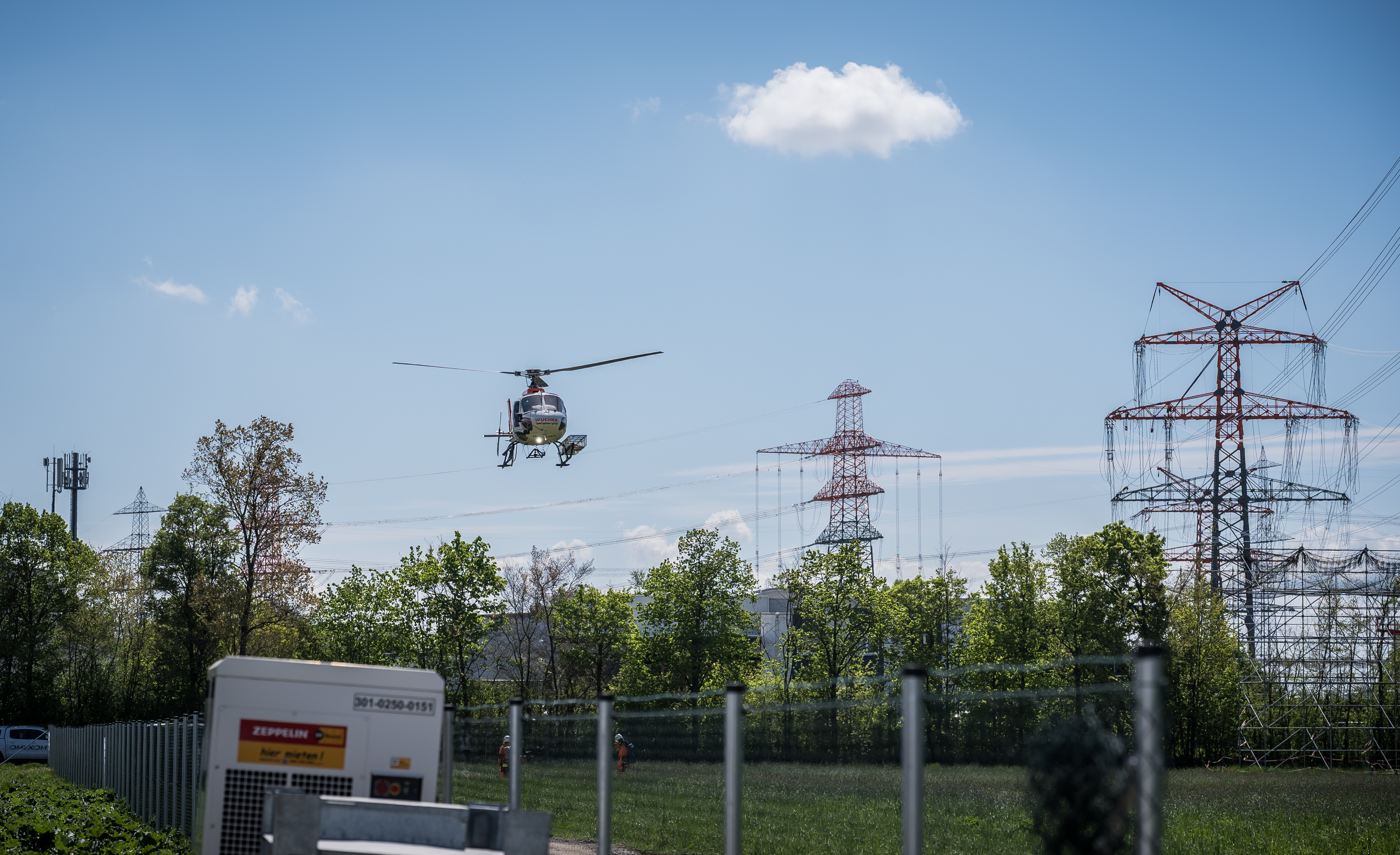 Update: Helikopter-Einsatz über dem Autobahnkreuz Weinheim - Jetzt stehen ...