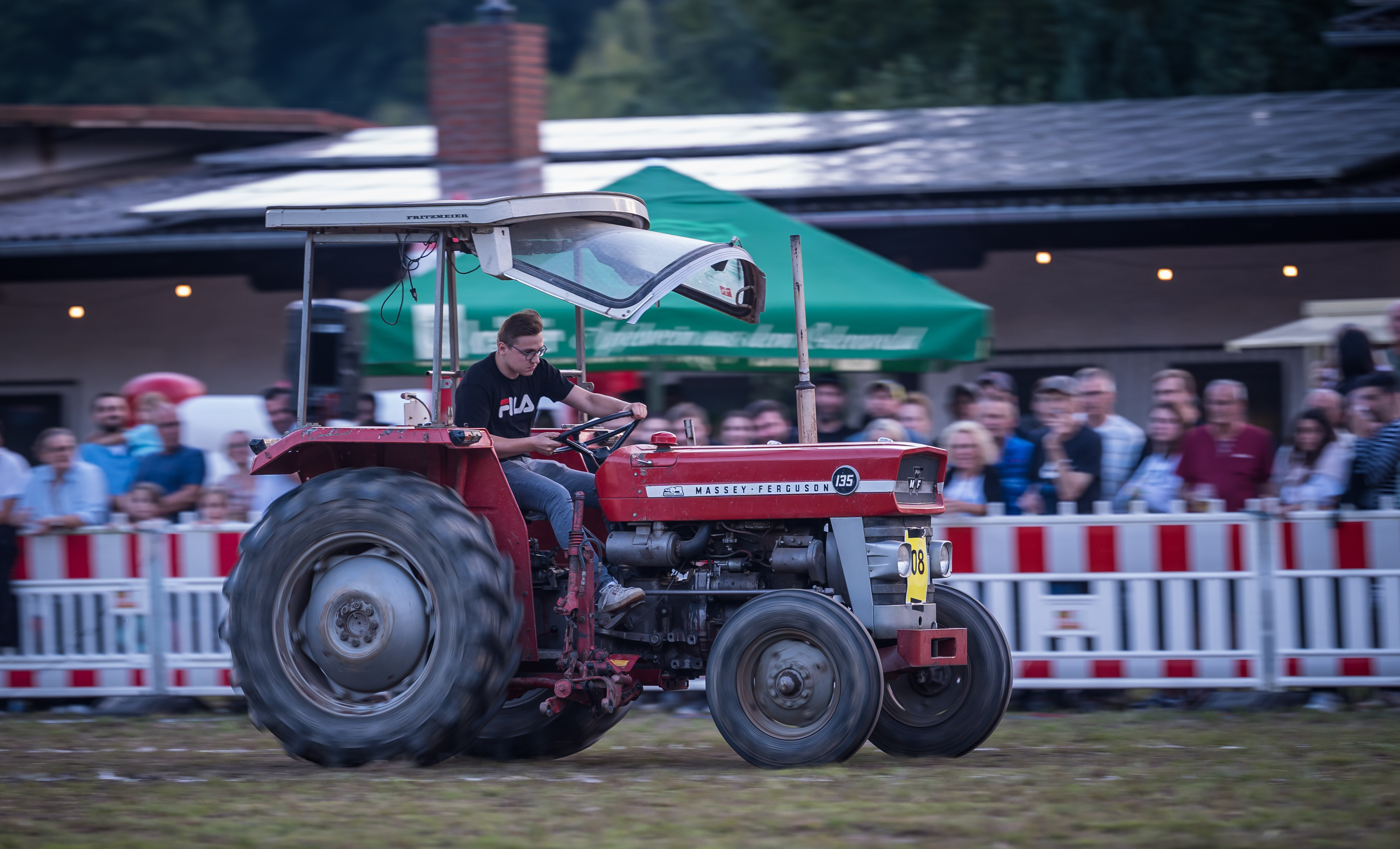 Kerwe in Grasellenbach startet mit rasantem Bulldog Night Race | WNOZ