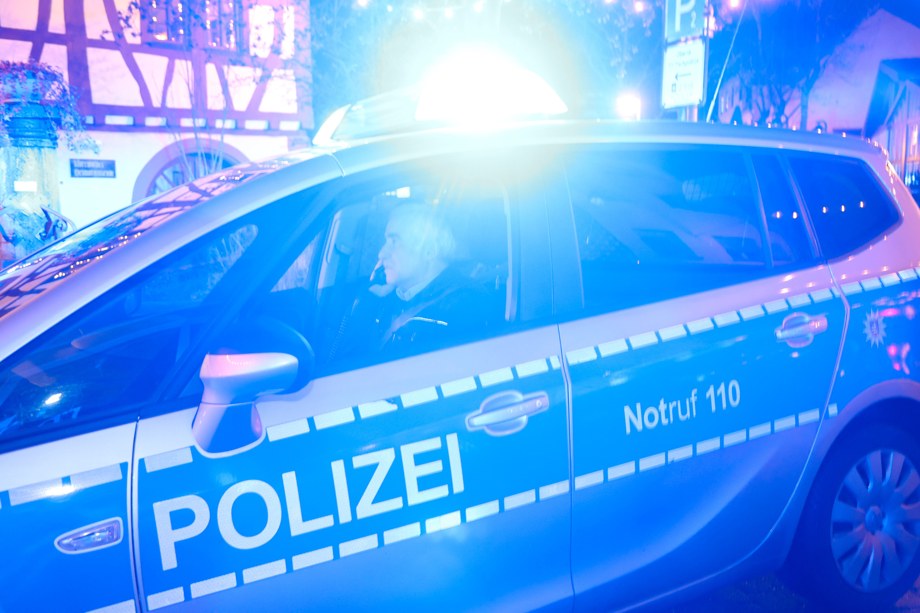 Viernheim: Manhole cover used as a battering ram - | Five perpetrators ...