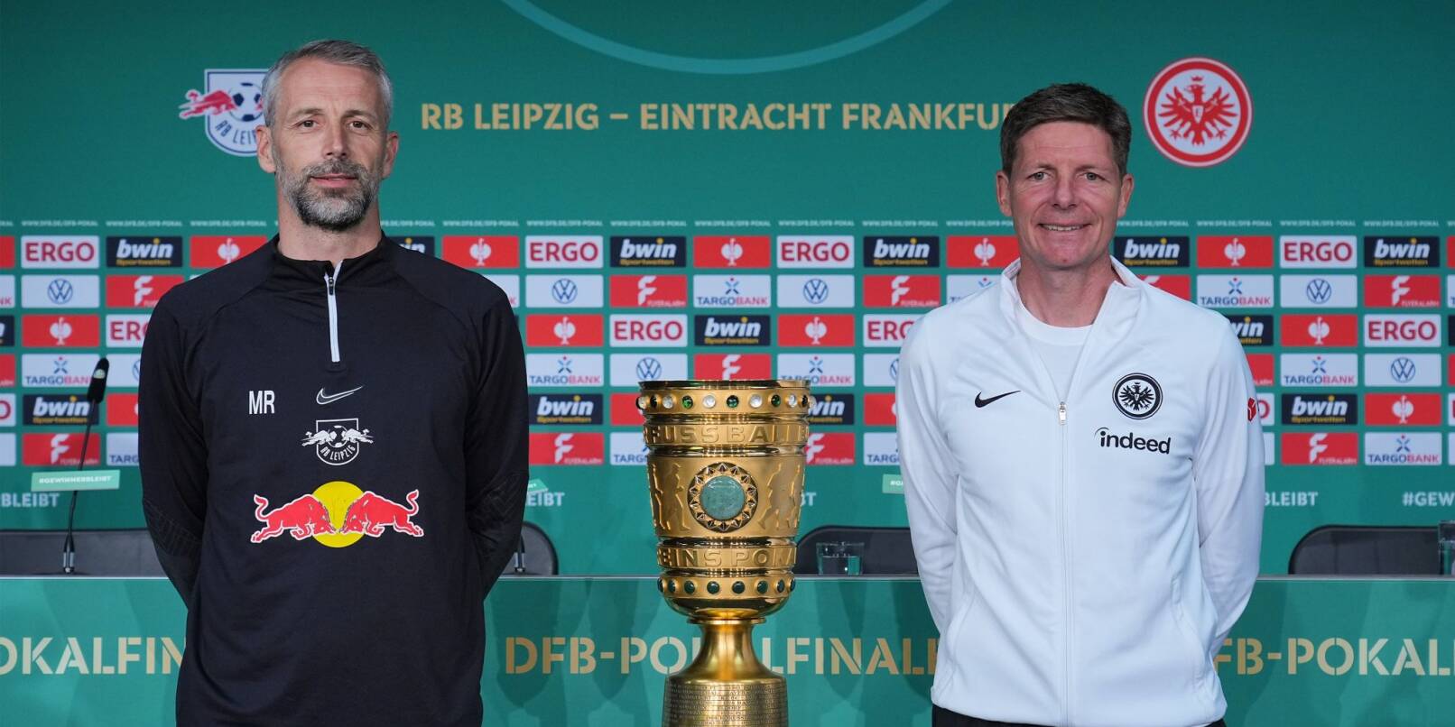 Spielem um den Pokal: Leipzig-Coach Marco Rose (l) und Eintracht-Trainer Oliver Glasner.