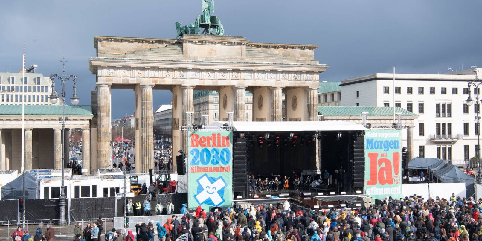 Ein Klima-Bündnis will mit dem Berliner Volksentscheid an diesem Sonntag erreichen, dass die Hauptstadt 15 Jahre früher als geplant - bis 2030 - klimaneutral wird.