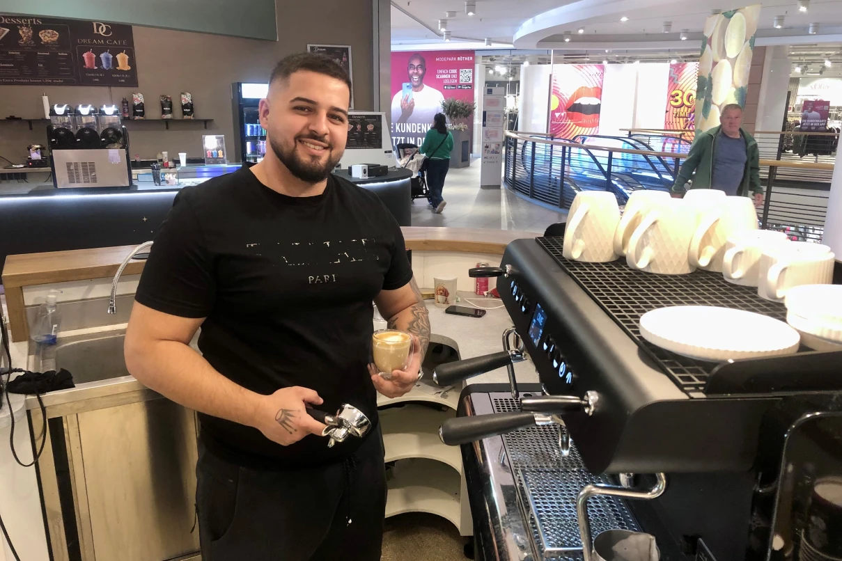 Sein Herz schlägt für Kaffee – doch die Konkurrenz in Weinheim schläft ...