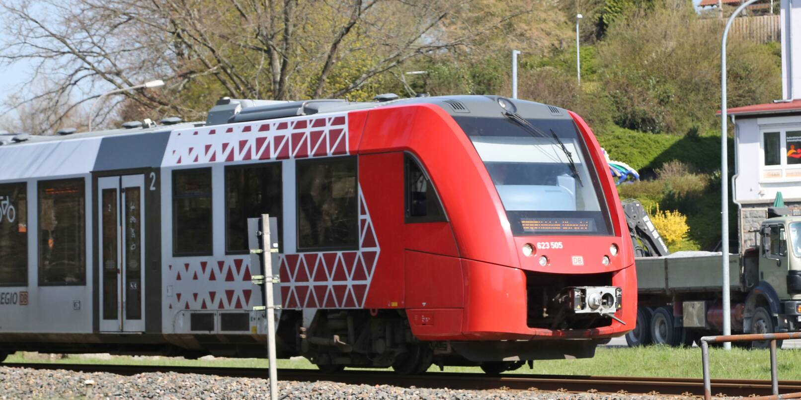Am 1. Mai wurde das Deutschlandticket eingeführt. Für 49 Euro können Besitzer der Fahrkarte deutschlandweit den öffentlichen Nahverkehr nutzen – und zum Beispiel in Mörlenbach in die Weschnitztalbahn steigen. Wie ist das Angebot im ersten Monat angekommen?