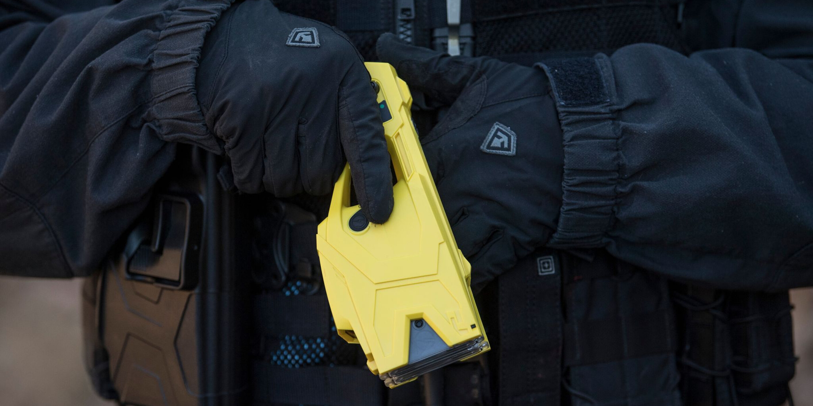Taser Polizei nimmt aggressiven Mann nach Taser-Einsatz fest | WNOZ