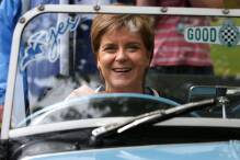 Schottlands scheidende Regierungschefin lernt Auto fahren
