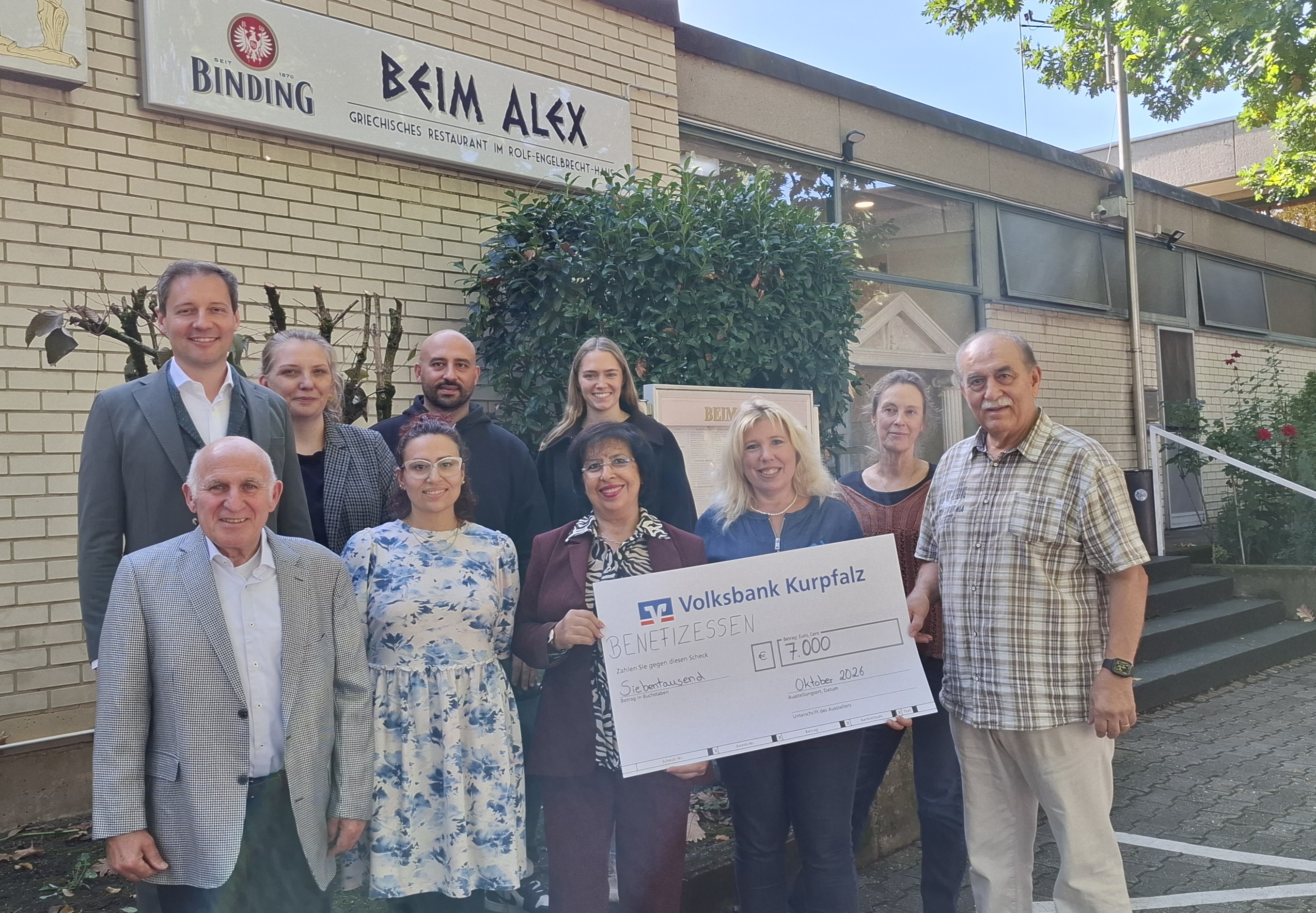 „Beim Alex“ in Weinheim: 7.000 Euro für den guten Zweck
