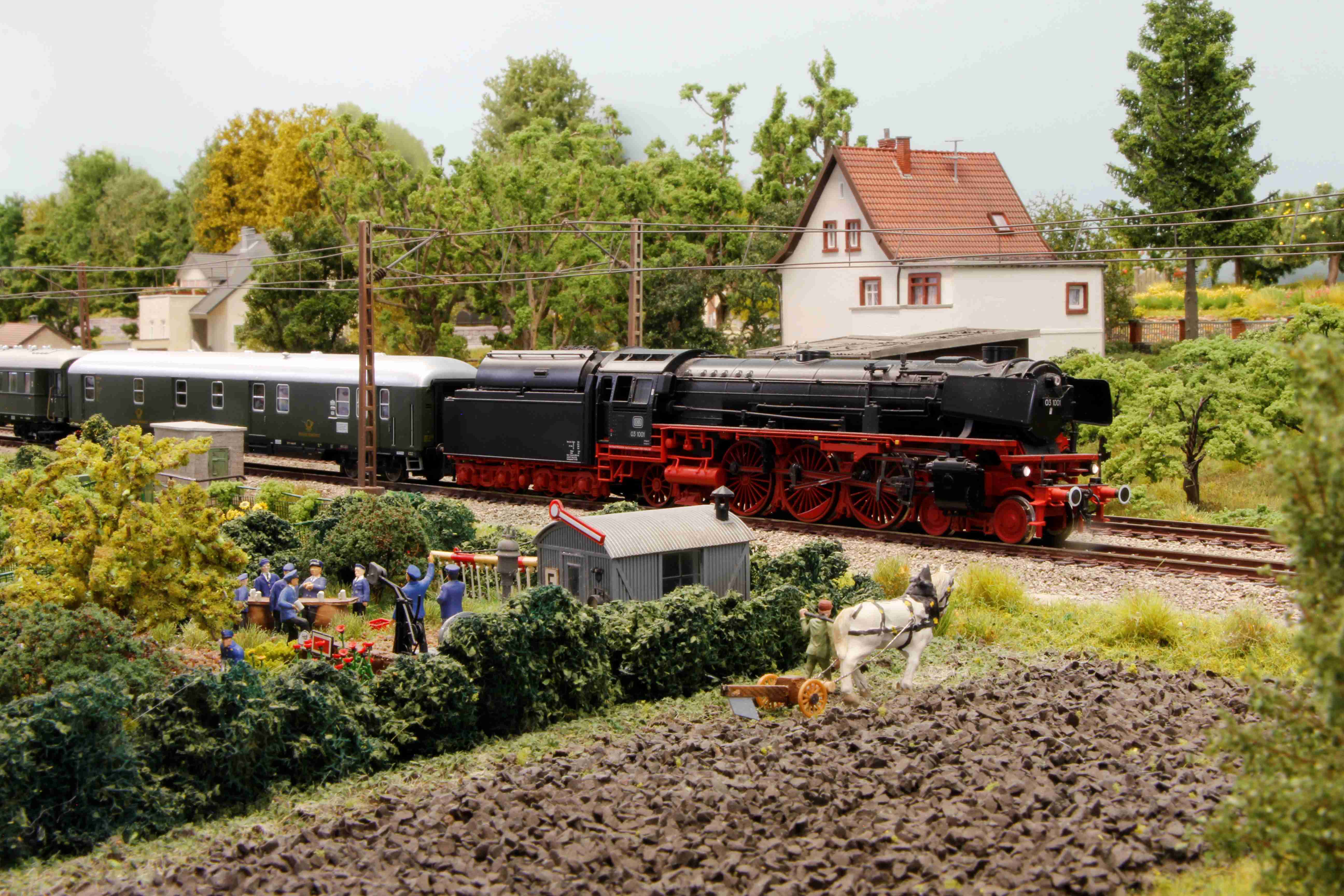 Große Bahn auf kleinen Gleisen in Weinheim
