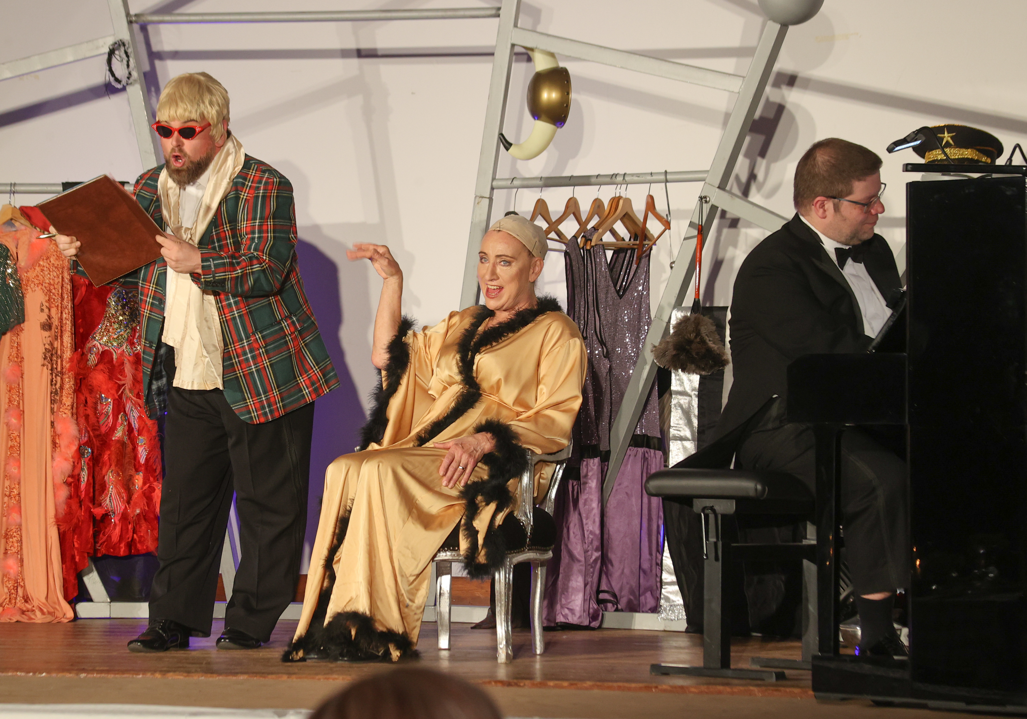 Weinheim macht Theater: Operette wird zur turbulenten Verwechslungskomödie