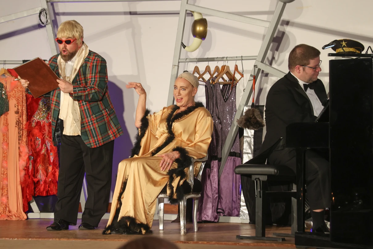 Weinheim macht Theater: Operette wird zur turbulenten Verwechslungskomödie