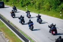 Polizei kontrolliert Tausende Motorradfahrer: Viele Verstöße
