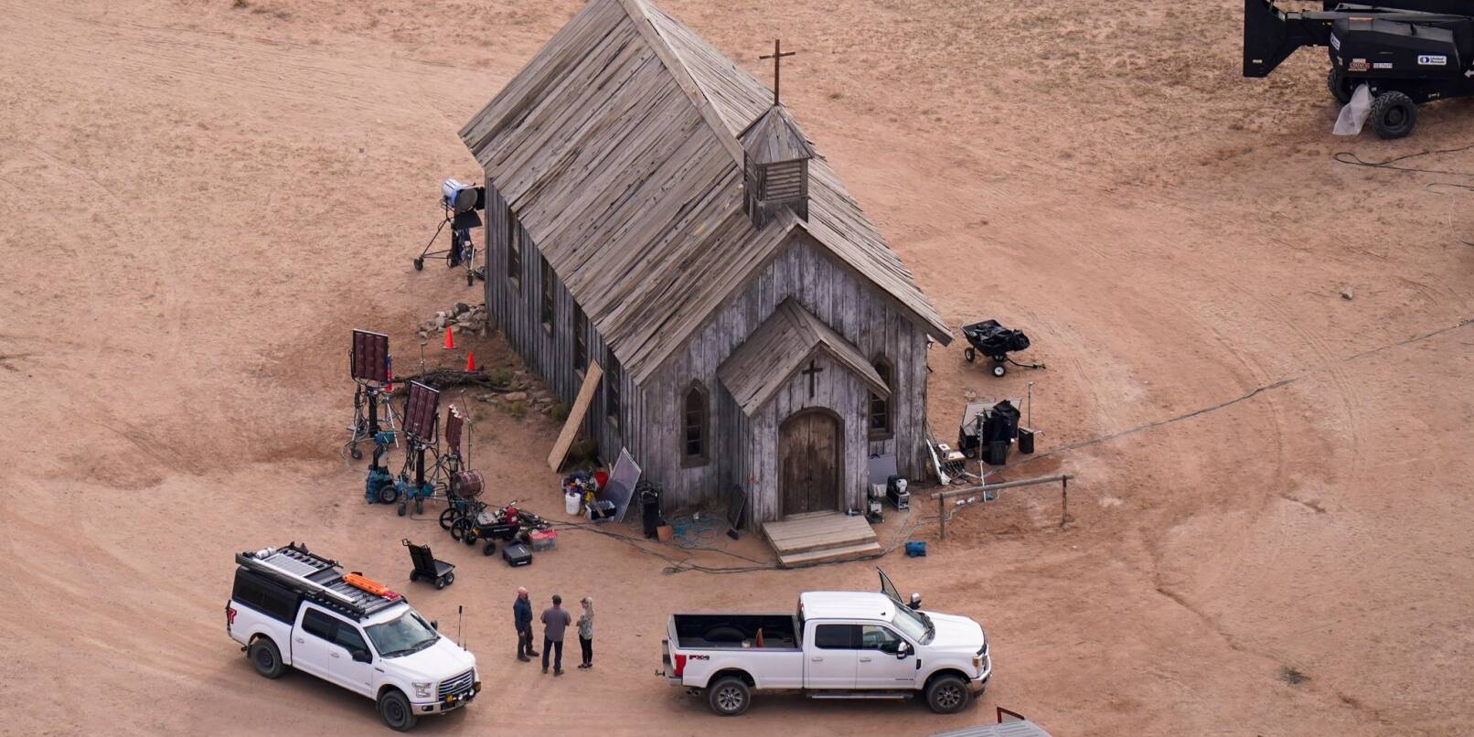 Luftaufnahme der Bonanza Creek Ranch mit dem Set des Films "Rust".