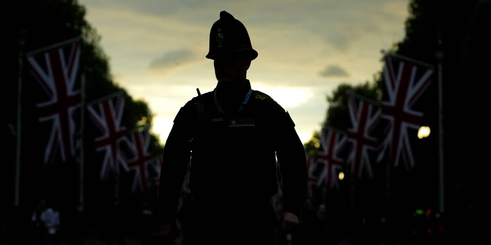 Ein britischer Polizist in London: Den Beamten wird eine «weit verbreitete Nichteinhaltung» gesetzlicher Schutzmaßnahmen vorgeworfen (Symbolbild).