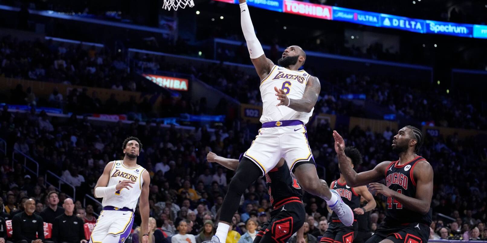 Konnte die Lakers-Niederlage gegen die Bulls nicht verhindern: LeBron James (6).