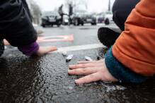 Klimaaktivisten blockieren Straße in Gießen
