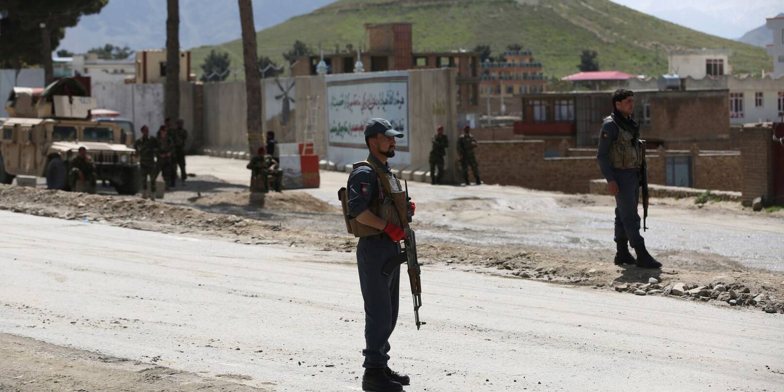 Afghanische Sicherheitskräfte stehen in Kabul Wache (Archivbild). Immer wieder kommt es in der afghanischen Hauptstadt zu Selbstmordanschlägen.