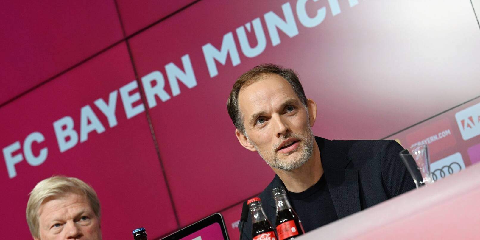 Trainer Thomas Tuchel (r) wird am Dienstag seine erste Einheit bei den Bayern leiten.