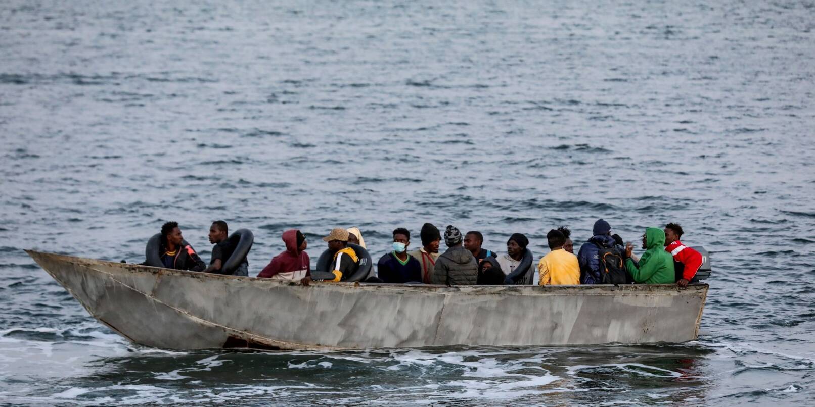Mit der Hoffnung, das Ziel Europa zu erreichen: Migranten in einem Boot.