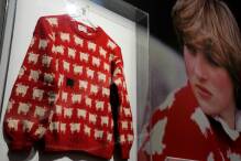 Lady Dianas Schäfchen-Pullover vor Auktion ausgestellt
