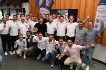 Der FC Ober-Abtsteinach feiert einen Erfolg mit vielen Beteiligten 