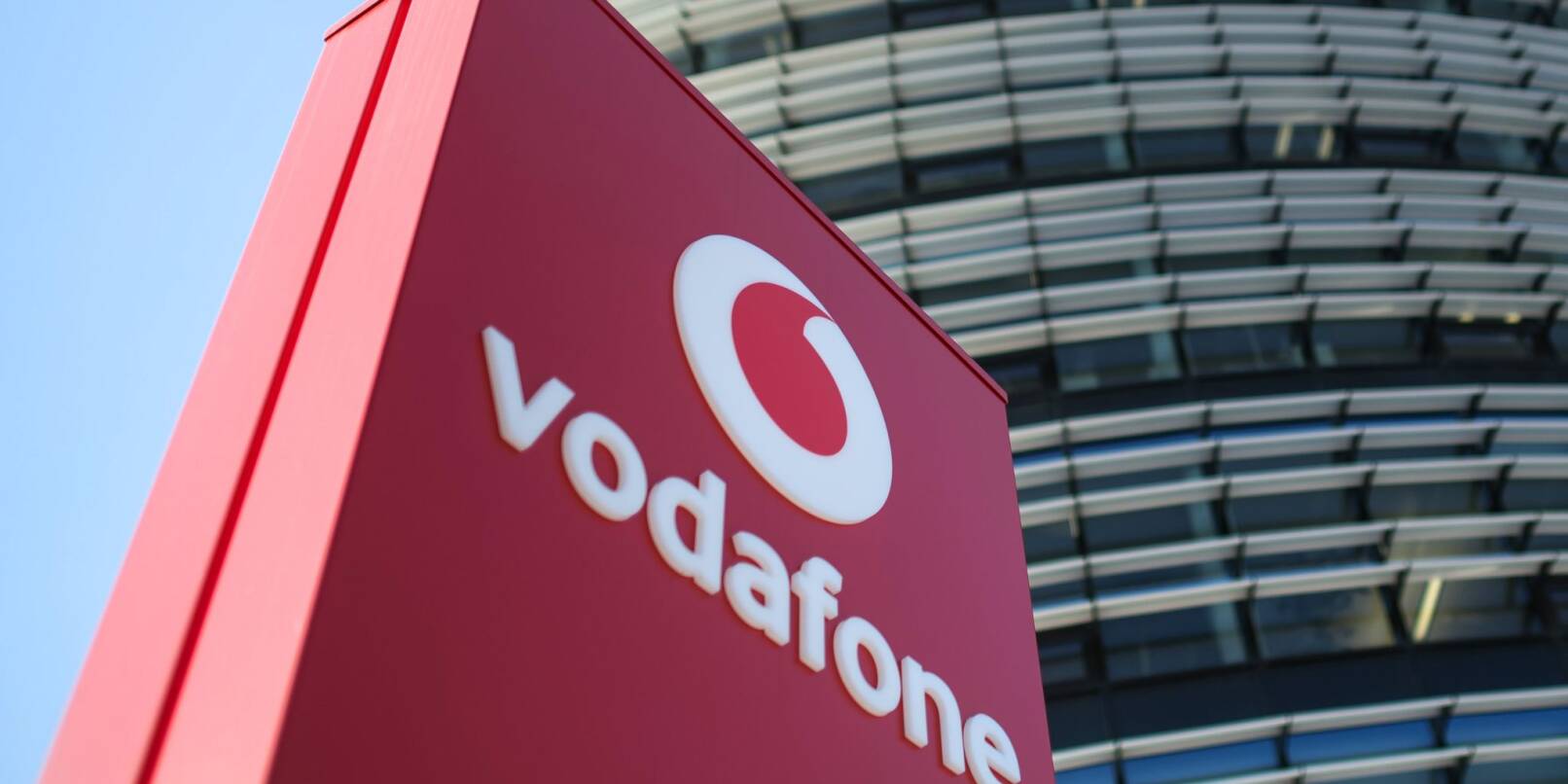 Vodafone hat seinen Kundenschwund im Mobilfunkgeschäft in Deutschland vorerst gestoppt, liegt aber noch weit hinter der Konkurrenz.