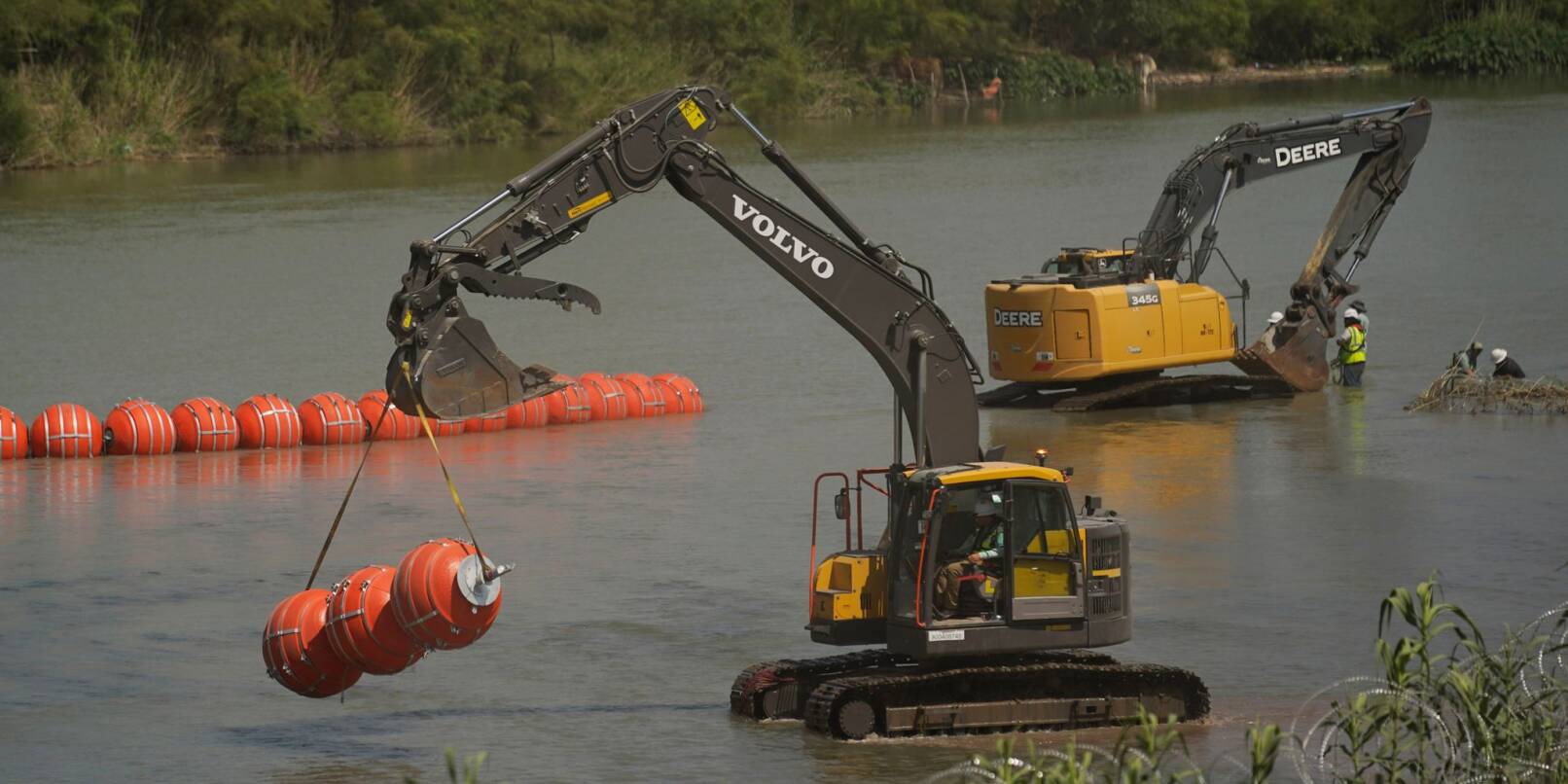 Große Bojen im Fluss Rio Grande sollen Migranten daran hindern, von Mexiko nach Texas zu gelangen.