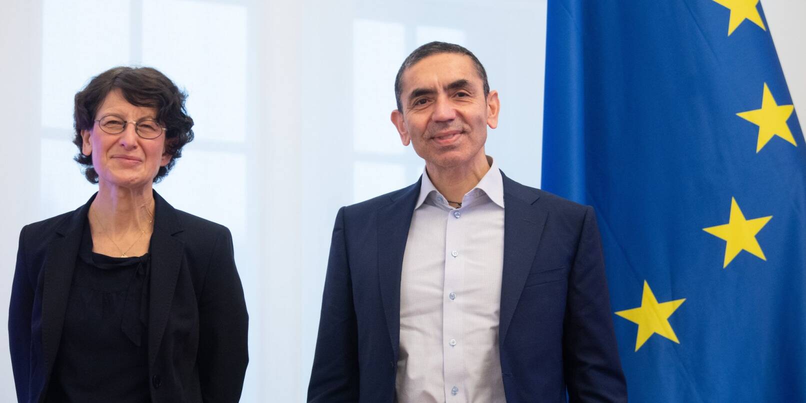 In den prestigeträchtigen Orden Pour le mérite werden Menschen aufgenommen, die sich aus Sicht der Mitglieder Verdienste in Wissenschaft und Künsten erworben haben. Özlem Türeci (l) und Uğur Şahin wird diese Ehre nun zuteil. In den prestigeträchtigen Orden Pour le mérite werden Menschen aufgenommen, die sich aus Sicht der Mitglieder Verdienste in Wissenschaft und Künsten erworben haben. Özlem Türeci (l) und Uğur Şahin wird diese Ehre nun zuteil.