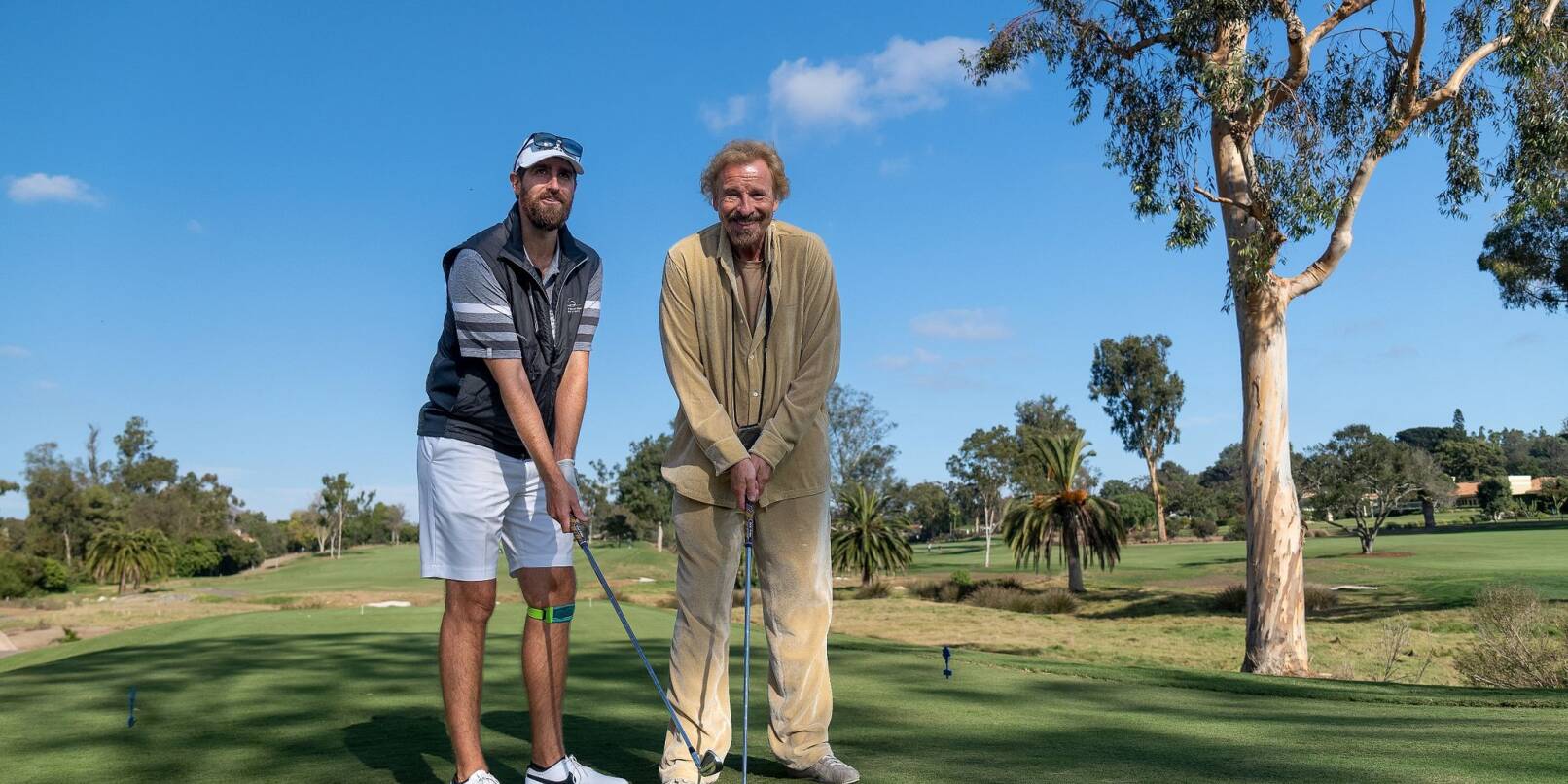 Entertainer Thomas Gottschalk (r) und sein Sohn Roman Gottschalk beim Abschlag auf dem Gelände des Golf Clubs.