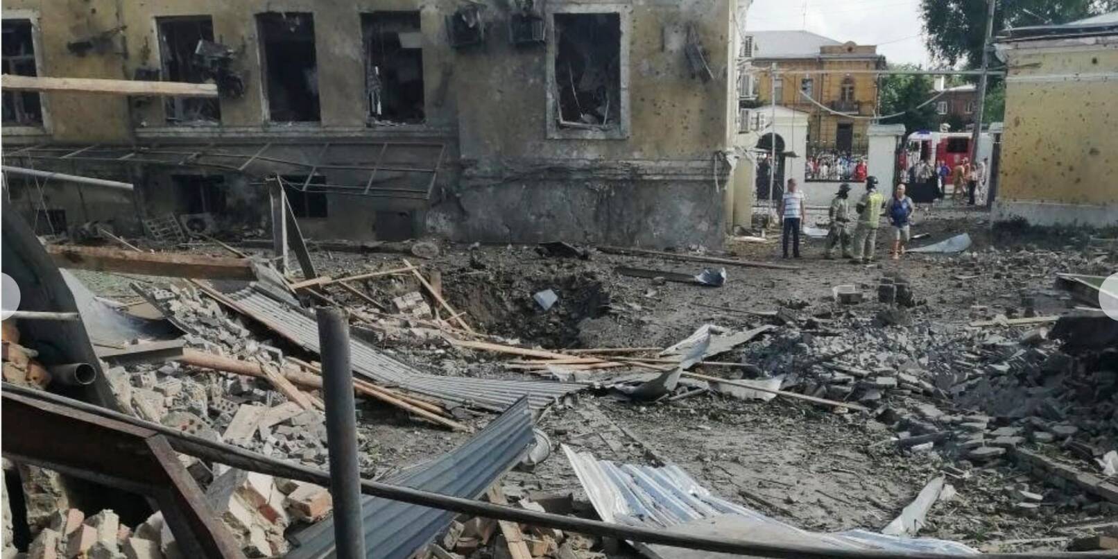 Blick auf den Ort der Explosion in Taganrog. Am Freitagnachmittag hatten russische Behörden den Einschlag in der Nähe eines Cafés im Zentrum der südrussischen Großstadt gemeldet.