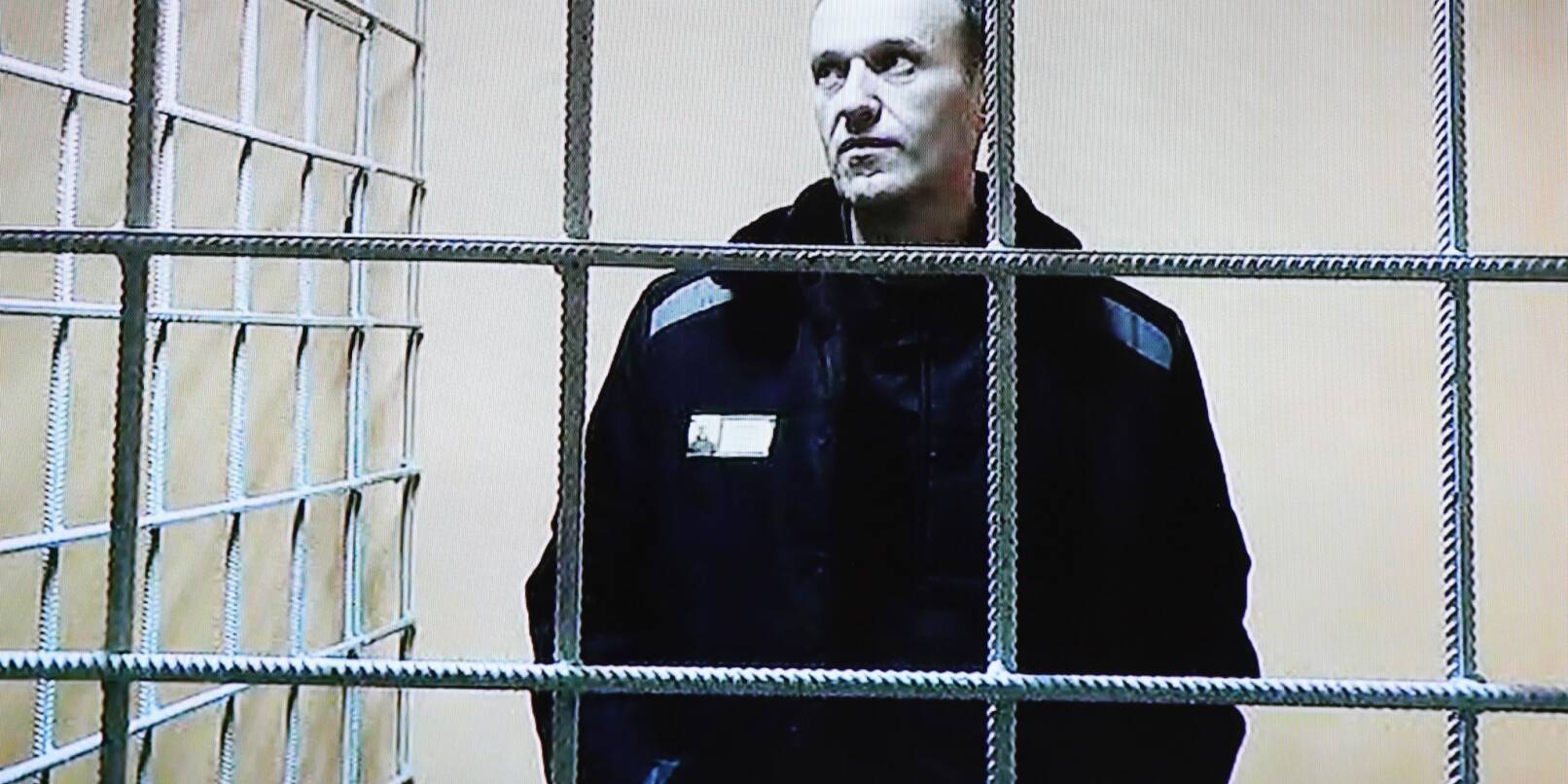 Alexej Nawalny ist während einer Gerichtsverhandlung per Video aus dem Gefängnis zugeschaltet (Archivbild).