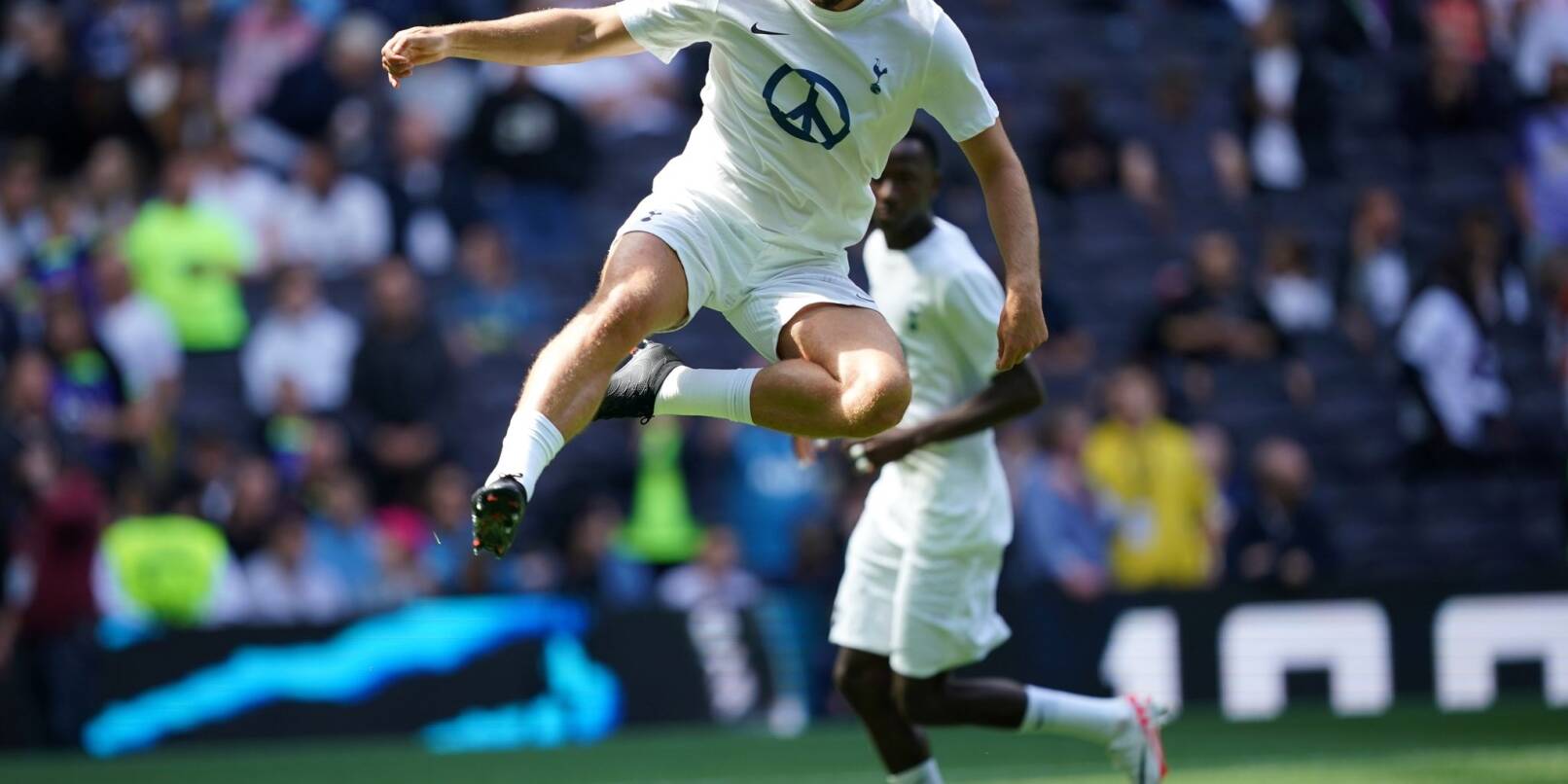 Stand beim Test von Tottenham Hotspur gegen Schachtar Donezk auf dem Platz: Harry Kane.