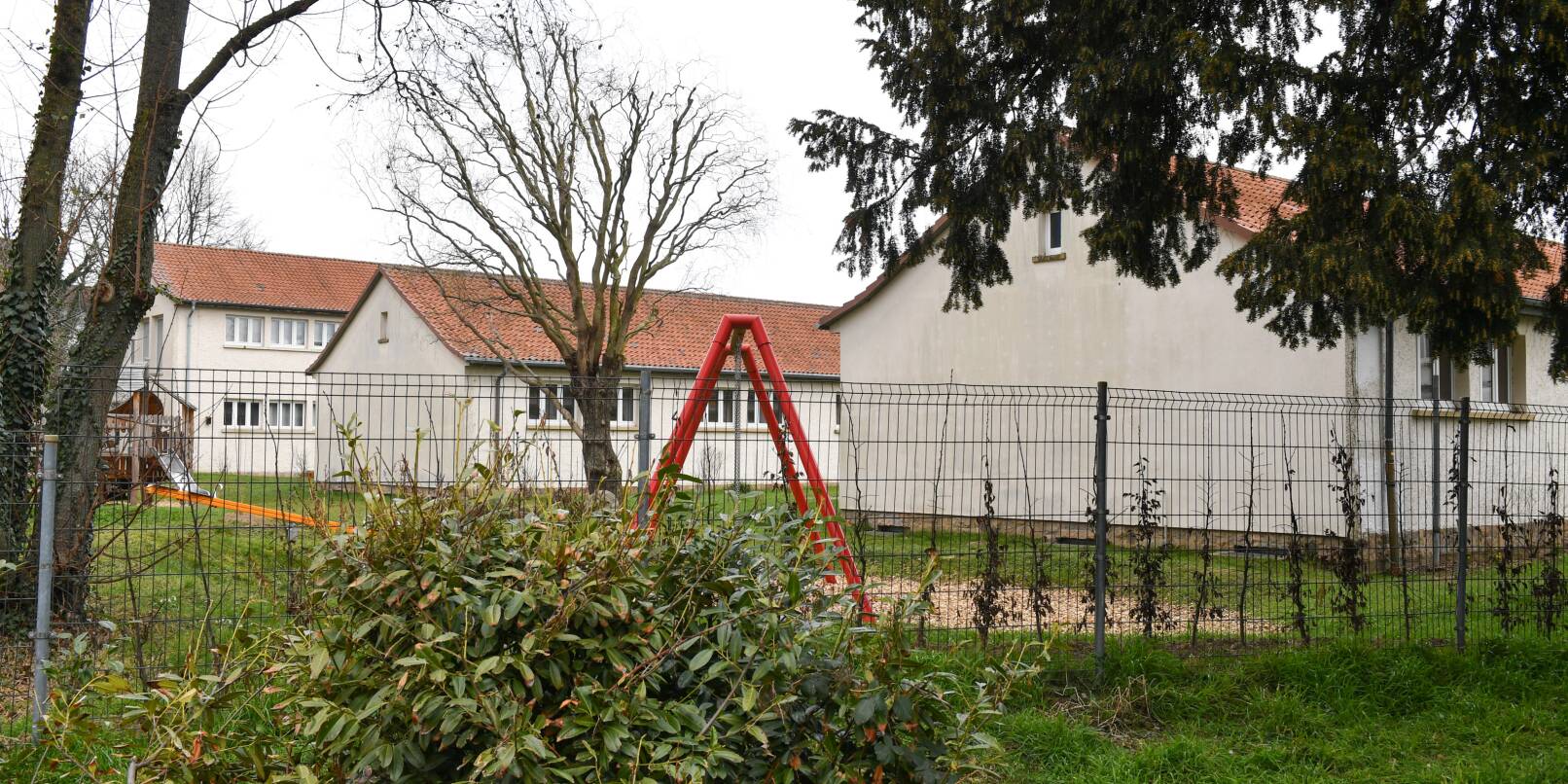 In den linken Pavillon der Johann-Sebastian-Bach-Schule sollen im Herbst 45 Flüchtlinge einziehen.