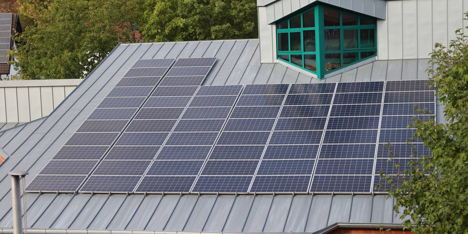 Der Kreis Bergstraße führt einen Wettbewerb unter dem Titel „PV-Pioneers-Plus“. Dabei werden innovative Lösungen für die Nutzung von Sonnenenergie in drei Kategorien gesucht. Dafür wurden insgesamt 15 000 Euro als Preisgeld ausgelobt. Der Kreis Bergstraße führt einen Wettbewerb unter dem Titel „PV-Pioneers-Plus“. Dabei werden innovative Lösungen für die Nutzung von Sonnenenergie in drei Kategorien gesucht. Dafür wurden insgesamt 15 000 Euro als Preisgeld ausgelobt.