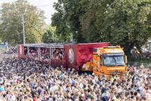 Schweizer Präsident feiert bei Street Parade 
