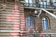 Kurz vor Charles-Besuch - Farbattacke auf Hamburger Rathaus

