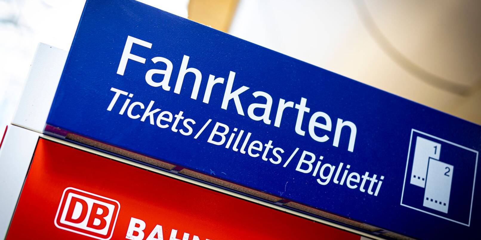 Das künftige Deutschlandticket für den ÖPNV kommt ab Mai. Das künftige Deutschlandticket für den ÖPNV kommt ab Mai.