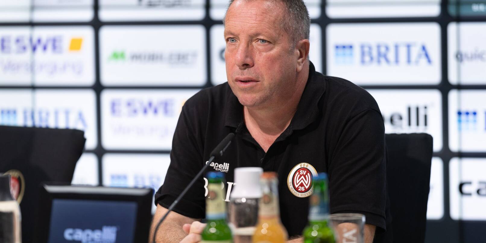 Trainer Markus Kauczinski (SV Wehen Wiesbaden) während der Pressekonferenz.