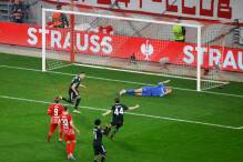 In Unterzahl: Freiburg scheidet gegen Juve aus
