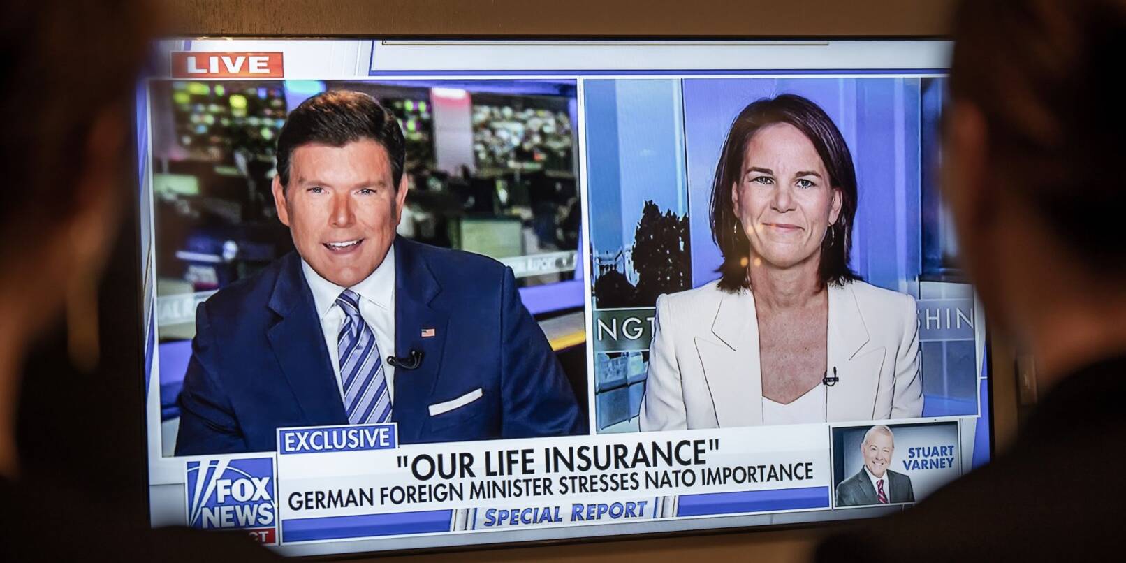 Bundesaußenministerin Annalena Baerbock (Grüne) wird in einer Sendung des US-Fernsehsenders Fox News von Moderator Bret Baier interviewt.