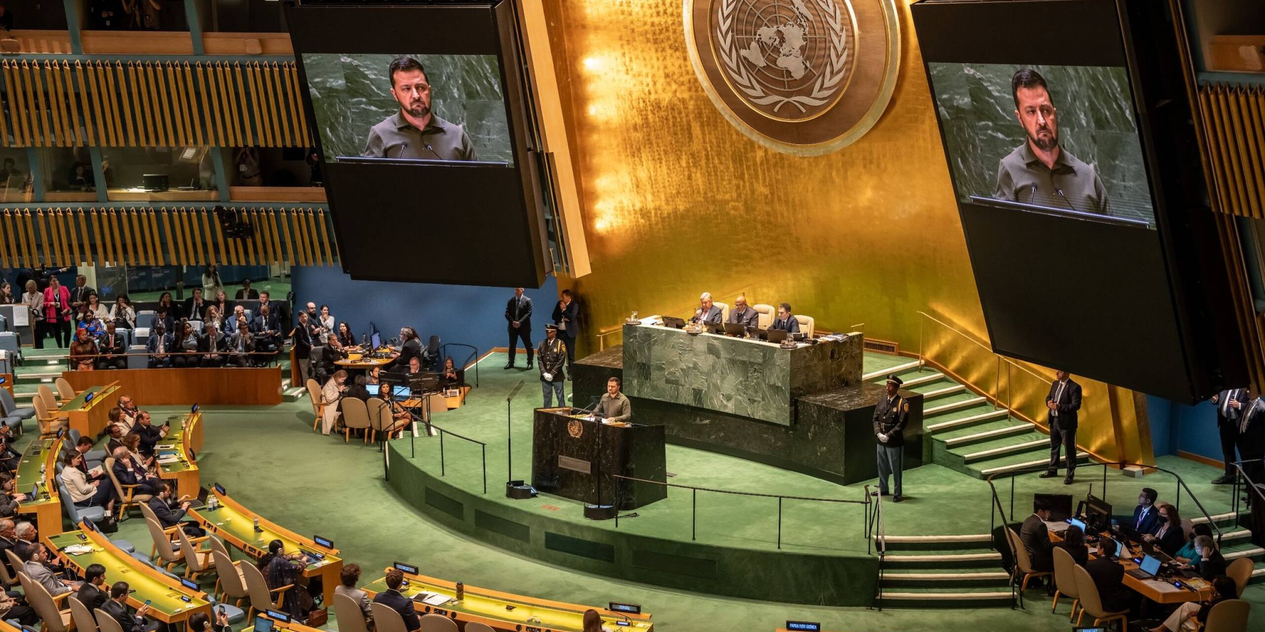Bei einer Rede vor der UN-Vollversammlung in New York hat der ukrainische Präsident Wolodymyr Selenskyj Russlands Krieg gegen sein Land als Angriff auf die gesamte Welt dargestellt.