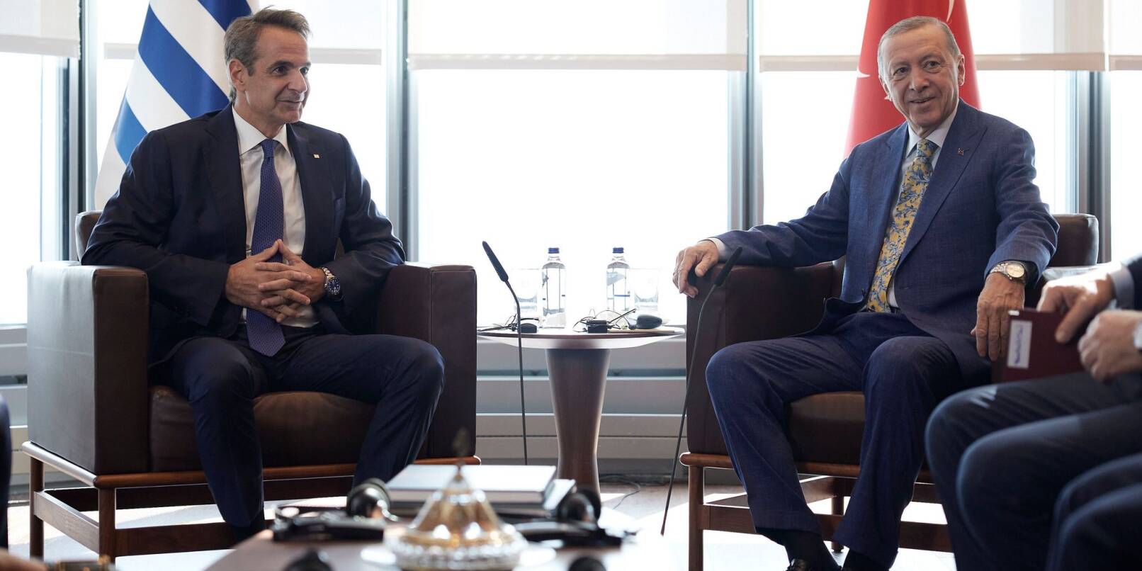 Griechenlands Ministerpräsident Kyriakos Mitsotakis (l) und der türkische Präsident Recep Tayyip Erdogan planen ein gemeinsames Treffen.
