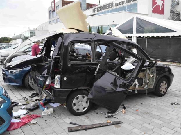 Auto explodiert auf Parkplatz in Mannheim

