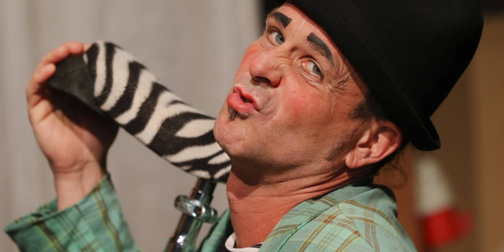 Im November gibt es Wiedersehen mit dem Clown Klikusch. Er ist bereits im Rahmen des diesjährigen Trommer Sommer im Hoftheater aufgetreten.